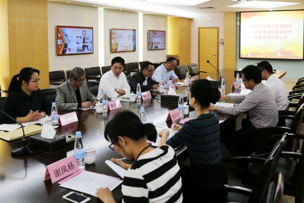 1、4月18日，我院唐立堅(jiān)副院長(zhǎng)一行5人到市第一法院進(jìn)行調(diào)研并召開(kāi)座談會(huì).jpg